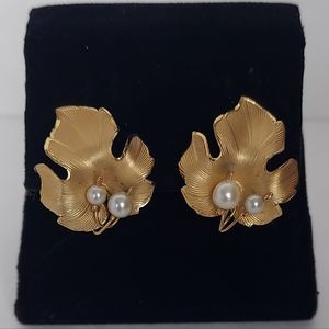 Vintage 12K Gold Filled Leaf and Natural Pearls Clip-on Earrings